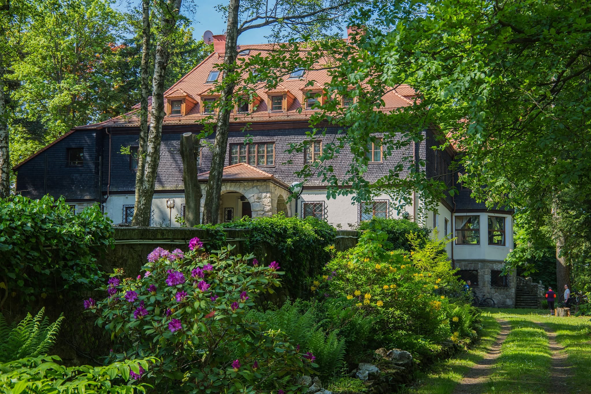 Dworek Saraswati — exterior