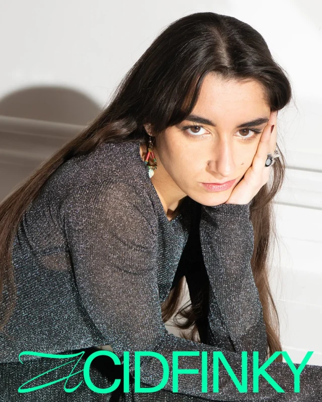 Acidfinky (DE/DZ) DJ Set on DAY 3 — July 5 / 22:00–24:00 at Mapping Sounds in Exile Festival

Acidfinky is a German-Algerian DJ and producer raised in France, now based in Berlin. A resident at Golden Pudel Club (Hamburg), she’s played iconic Berlin venues like Paloma Bar, OHM, Renate, and OXI. Acidfinky co-founded the FLINTA* collective BLVSH and launched Twisting Knobs Records in 2023 — a home for breaks, electro, dub, and experimental club sounds. Her genre-bending sets can be heard on Rinse FM, Refuge Worldwide, and Mutant Radio.

🌍 “In this fast-paced world ruled by capitalism and the Western culture I grew up in, music allows me to reconnect with my roots in the mountains of Kabylie, Algeria, and to find exile in something more attuned to nature and to a culture centered on community rather than individuality. Through North-African influenced drums and textured layers, I explore the spaces between my identities, creating a sonic landscape where memory, belonging, and the diasporic experience can unfold.”

🎧 Soundtrack: Acidfinky – Cheesy Pookie Summer
 🎶 Presented by Goethe-Institut im Exil & Berlin School of Sound
 💥 Funded by Musicboard Berlin GmbH @musicboardberlin 
 📰 Media partner: @taz.die_tageszeitung 

@goethe_institut_im_exil 
@acudmachtneu 
@acidfinky 

#Acidfinky #MappingSoundsInExile #FLINTAinMusic #DiasporaSounds #KabyleBeats #QueerClubbing #BerlinNightlife #AlgerianRoots #ExperimentalClub #TwistingKnobs #ExileNarratives #SoundAndIdentity #CommunityThroughMusic